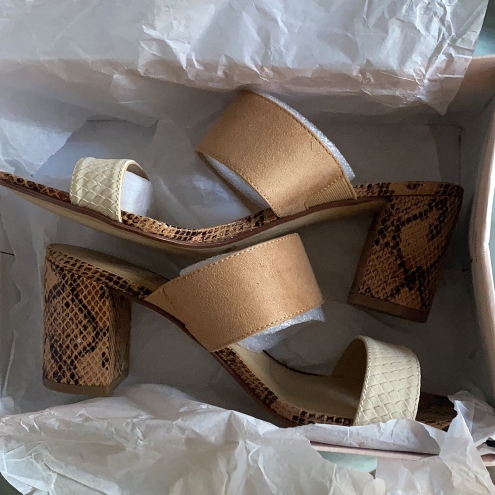 *NIB* Block Heel Sandals